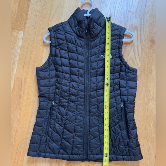 The North Face Women's Black Quilted Vest - Picture 8 of 8